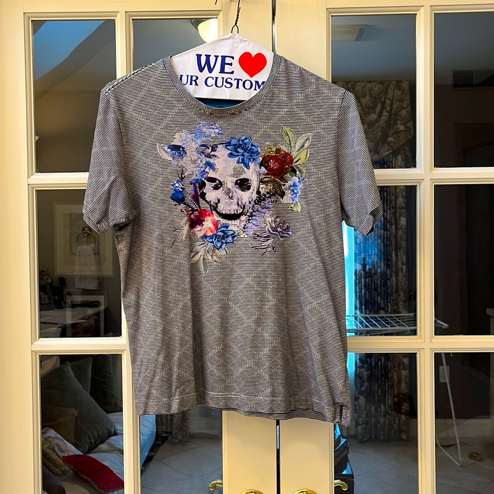 Grey Robert Graham Skull tee, excellent condition